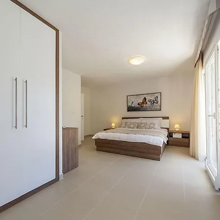 Modern In Povlja With Pool *
