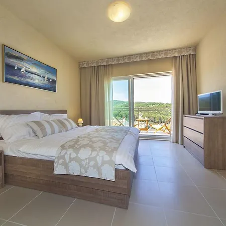 Modern In With Pool *